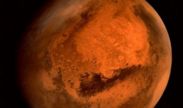 المريخ يقترب من الأرض منتصف الليل