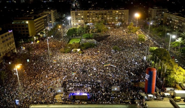 عشرات الآلاف يتظاهرون في تل أبيب رفضًا لـ