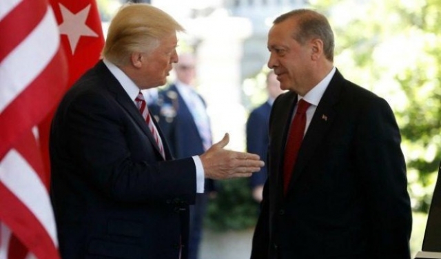 ترامب يفرض عقوبات جديدة على تركيا والليرة تتراجع