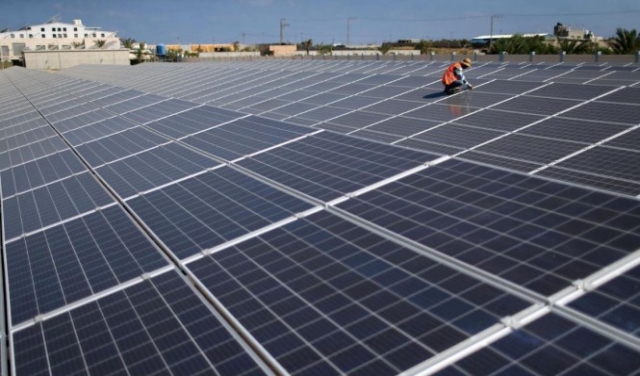 مبادرات فلسطينية لإنتاج الكهرباء بالألواح الشمسية
