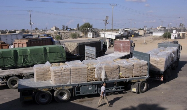 التماس للعليا لإلغاء القيود على نقل البضائع لغزة 