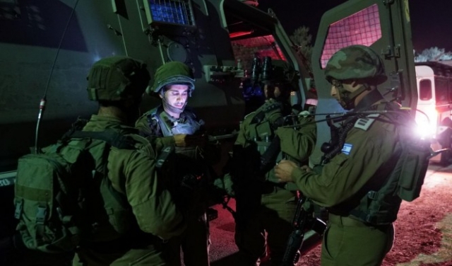 اعتقال 21 فلسطينيا وإخطار بهدم منزل منفذ عملية 