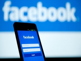 لماذا يعمل فيسبوك على تطهير منصات إعلامية؟