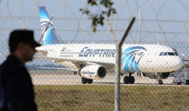 قبرص تسلم القاهرة رجلا اختطف طائرة مصرية 