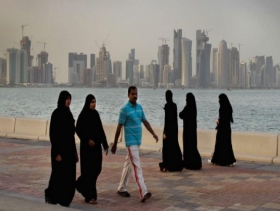مستشار بن سلمان يهدد بقناة تلغي جميع حدود قطر البرية 