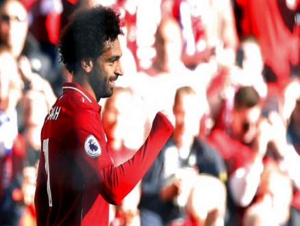 مشجعان يحرجان محمد صلاح لهذا السبب!