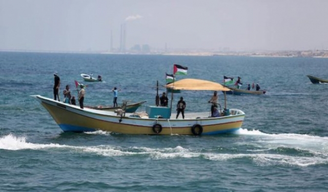 بحرية الاحتلال تعتقل صيادين قبالة شواطئ غزة