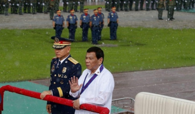 الجانب الخفي من زيارة الرئيس الفلبيني: صفقات سلاح وعقود نفط