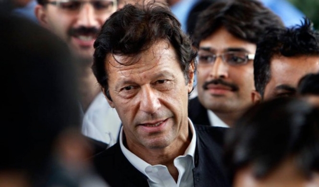 باكستان: عمران خان يتراجع في أول تحد مع الأحزاب الإسلامية