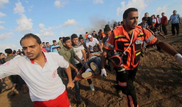 غزة: شهيد وعشرات الجرحى برصاص الاحتلال