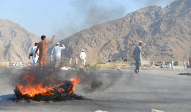 مقتل 25 أفغانيا وإصابة 130 في تفجير انتحاري استهدف متظاهرين