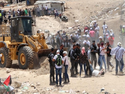 السلطة تطالب الجنائية الدولية بوقف هدم الخان الأحمر