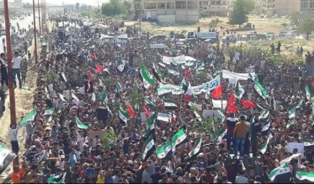 مظاهرات عارمة في إدلب: 