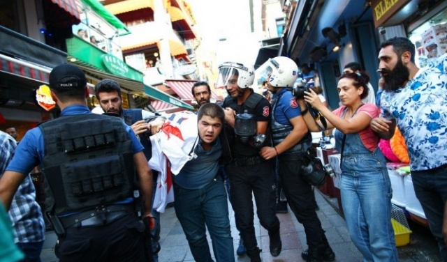 إسطنبول: اعتقال 20 متظاهرا احتجوا على احتجاز مئات العمال 