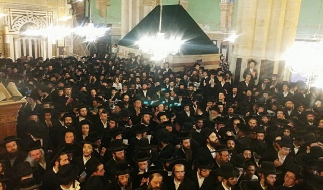 آلاف المستوطنين يقتحمون الإبراهيمي وقبر يوسف واعتقالات بالضفة والقدس