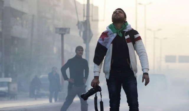 مصور سوري من غبار القصف في حلب إلى ملاعب أوروبا