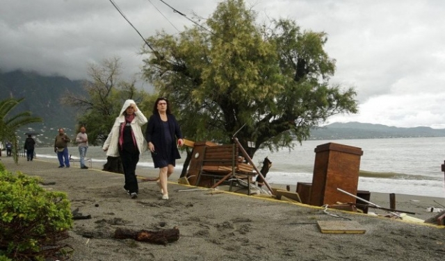 عواصف وسيول تضرب اليونان وأنباء عن مفقودين 