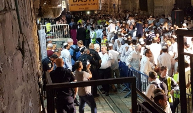 القدس: عربدة مستوطنين واعتقالُ مقدسيين واستدعاءُ آخرين للتحقيق 