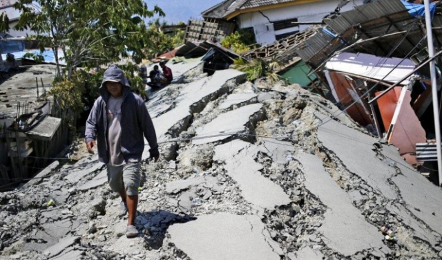 زلزالان متتاليان يضربان أندونيسيا وارتفاع حصيلة ضحايا زلزال الجمعة