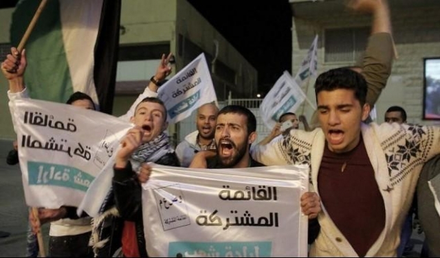 الإذاعة الإسرائيلية: نواب عرب طلبوا خفض نسبة الحسم لتفكيك المشتركة