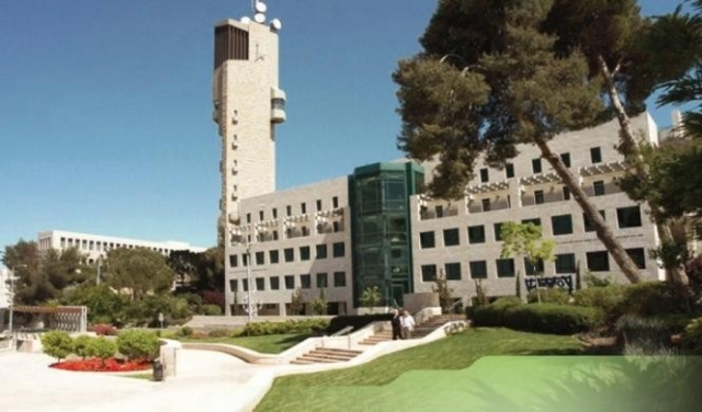 الجامعة العبرية تطالب بالسماح للطالبة القاسم بدخول البلاد