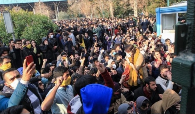 إيران: ارتفاعُ معدّل الفقر لـ34% وإضرابٌ عام للمعلّمين