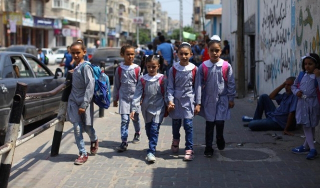 الاحتلالُ يُغلق مدرسةً بين رام الله ونابلس