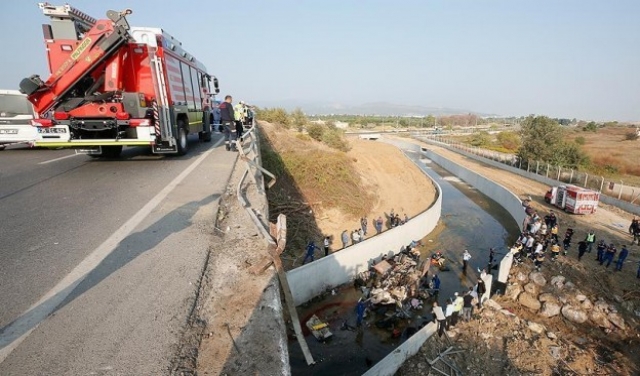 تركيا: مصرع 22 مهاجرا بينهم أطفال بحادث تحطم شاحنة