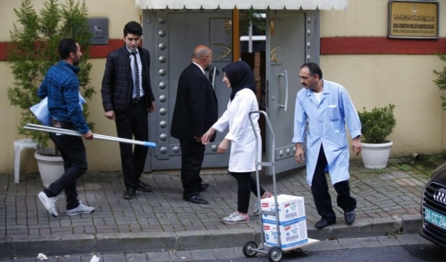 طاقم تركي سعودي يفتش قنصلية الرياض بإسطنبول