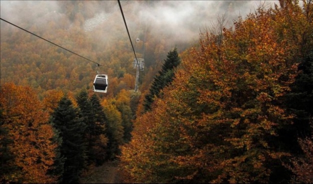 سفوح جبال أولوداغ التركية تستقبلُ الخريف