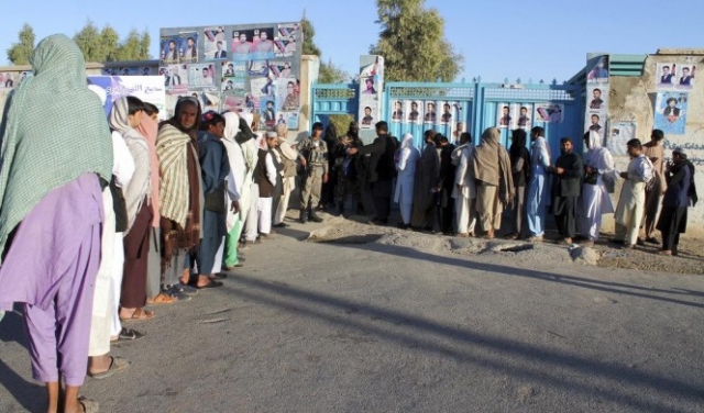 عشرات القتلى والجرحى بتفجير مقرات انتخابية بأفغانستان