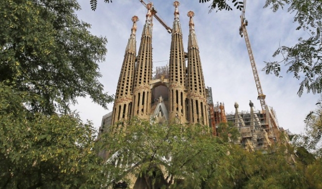 بعد 130 عامًا من المفاوضات والبناء: ترخيص مبنى كاتدرائية برشلونة