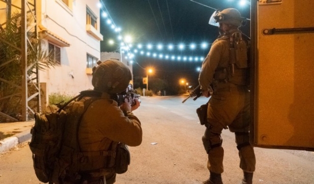 اعتقال 16 فلسطينيا أحدهم مشتبه بمساعدة منفذ عملية 