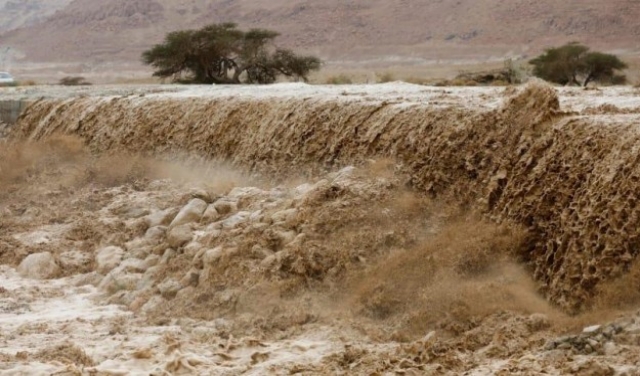 البلاد تستقبل أول منخفض جوي لهذا الموسم: فيضانات وسيول وعواصف رعدية