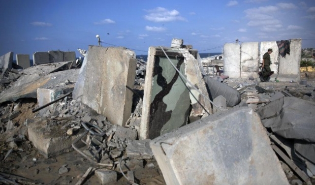 الاحتلال يقصف عدة مواقع في قطاع غزة 