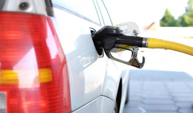 خفض أسعار الوقود ابتداءً من الشهر القادم