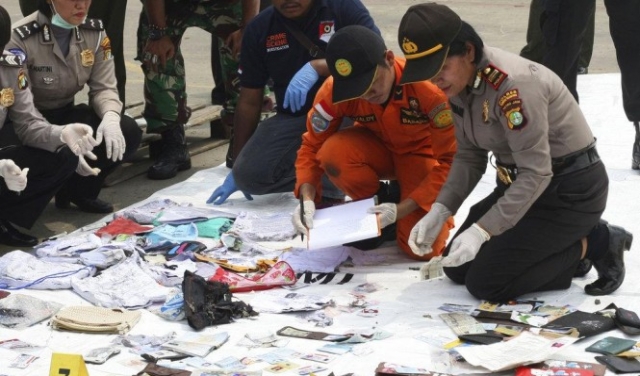 العثور على أشلاء 24 راكبا كانوا في الطائرة الإندونيسية
