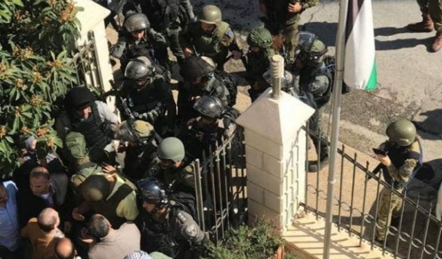 الاحتلال يقتحم مقر وزارة ومحافظة القدس  