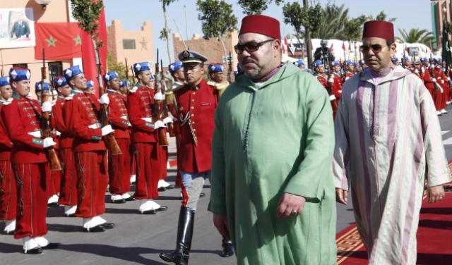 ملك المغرب يدعو الجزائر للحوار وتطبيع العلاقات