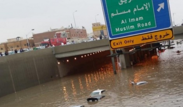 السعودية: مصرع 30 شخصا وإنقاذ 1480 آخرين بشهر جراء السيول