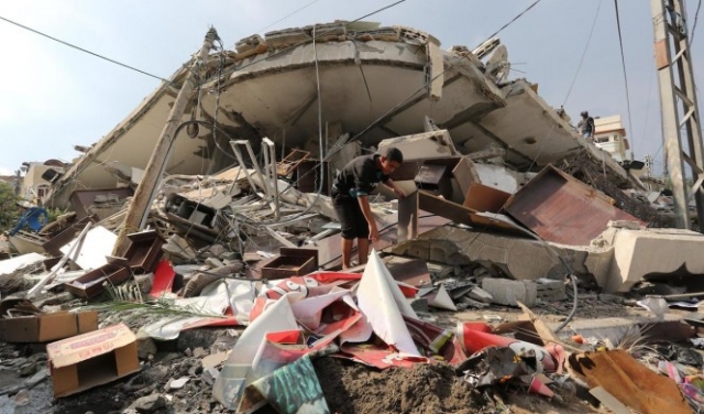 غزّة: البحث عن الذكريات بين أنقاض البنايات