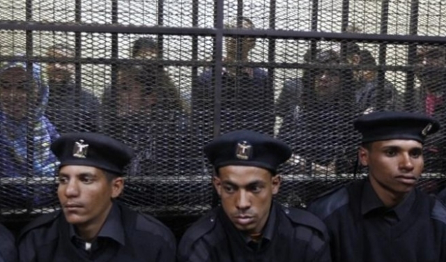 السيسي يعتقل الناشطين الذين يساعدون المعتقلين السياسيين 