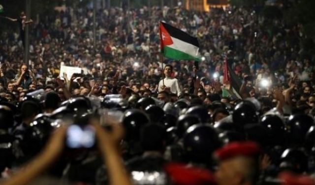 #نبض_الشبكة: الأردنيون يحتجون على تجريم آرائهم 