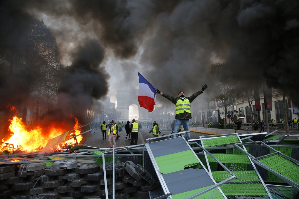 من احتجاجات باريس اليوم (أ ف ب)