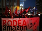 عمال مخازن "أمازون" بأوروبا يحتجون على ظروف عملهم 
