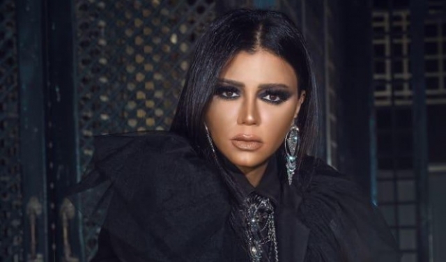 مصر: محاكمة الممثلة رانيا يوسف لارتدائها فستانًا 