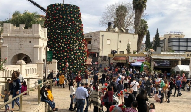 الناصرة: نصب أكبر شجرة ميلاد