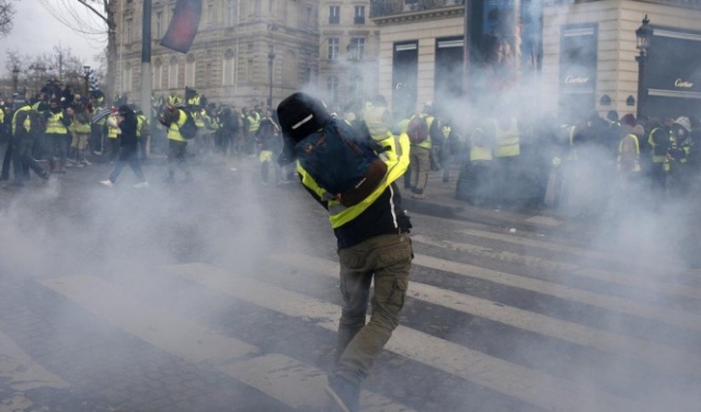 مواجهات حادة وسط باريس بين الشرطة والمتظاهرين