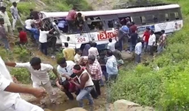 حوادث الهند: مصرع 12 شخصا في سقوط حافلة بواد صخري