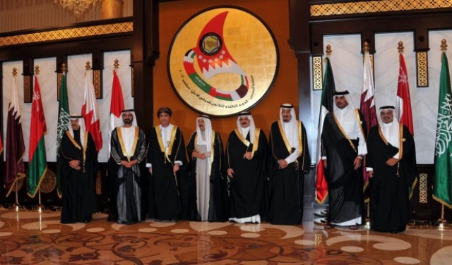 القمة الخليجية تنعقد بالسعودية وسط توترات وغيابات